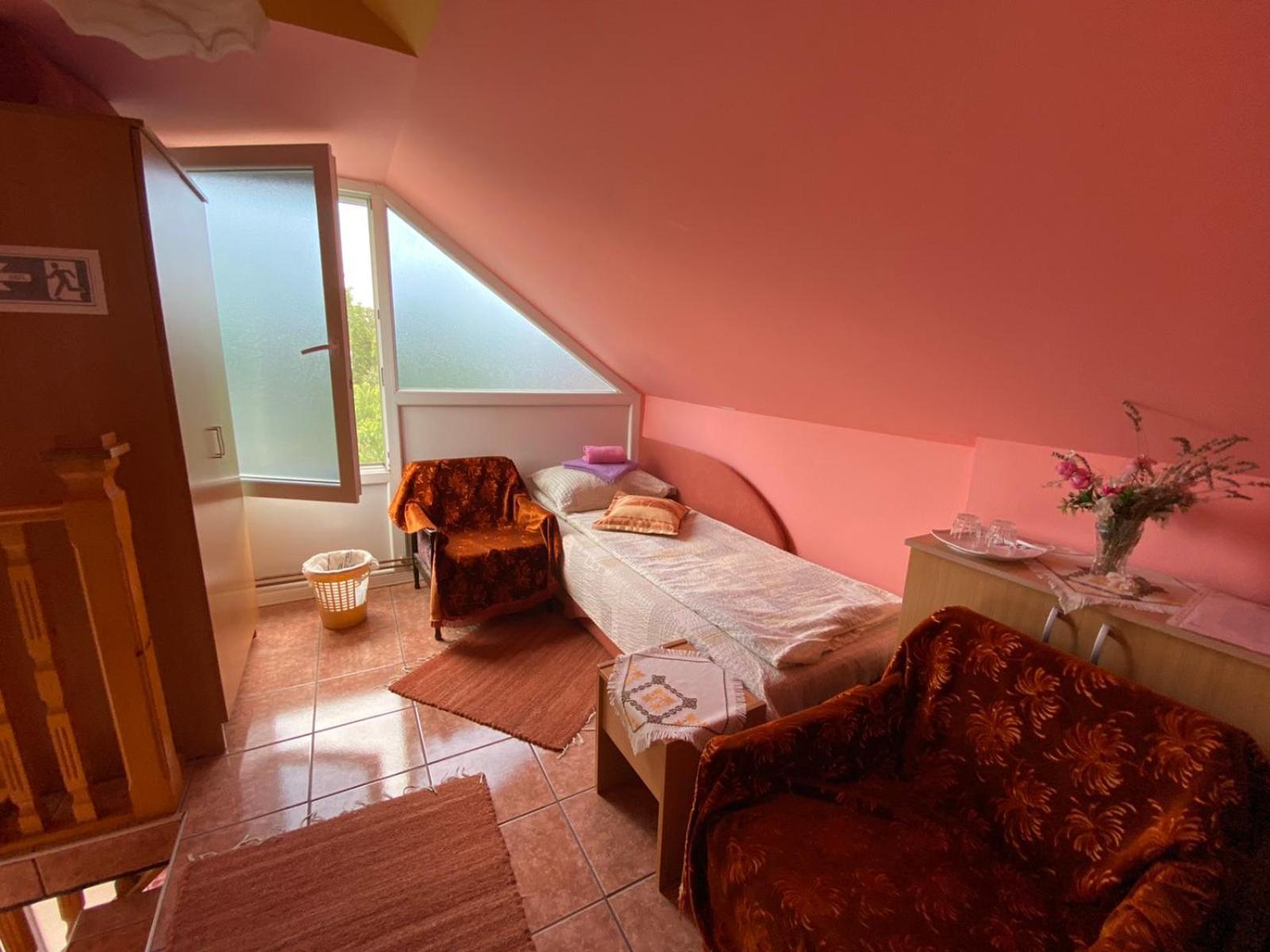 Sud ,,Antal I Olga,, Bed and Breakfast Skorenovac Habitación foto